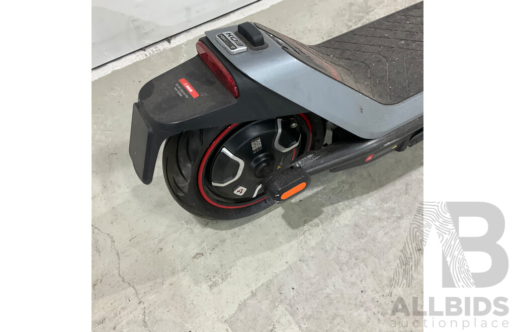 NIU Kick Scooter KQi3 MAX