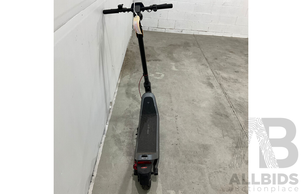 NIU Kick Scooter KQi3 MAX