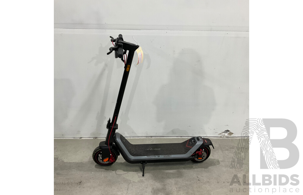 NIU Kick Scooter KQi3 MAX