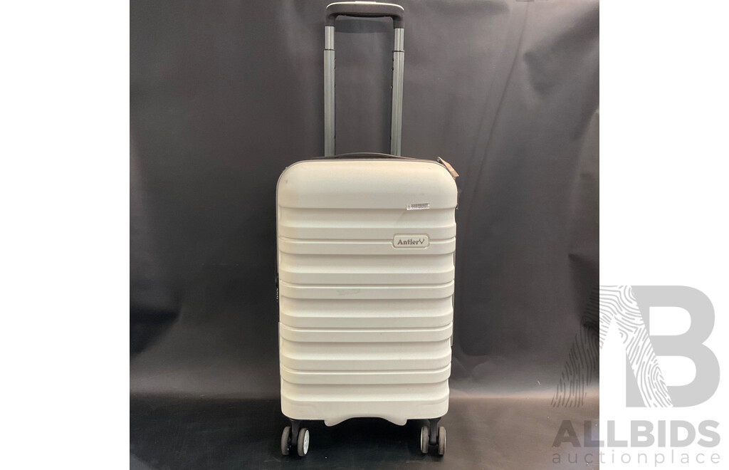 Antler Lincoln Suitcase 20’’ in White