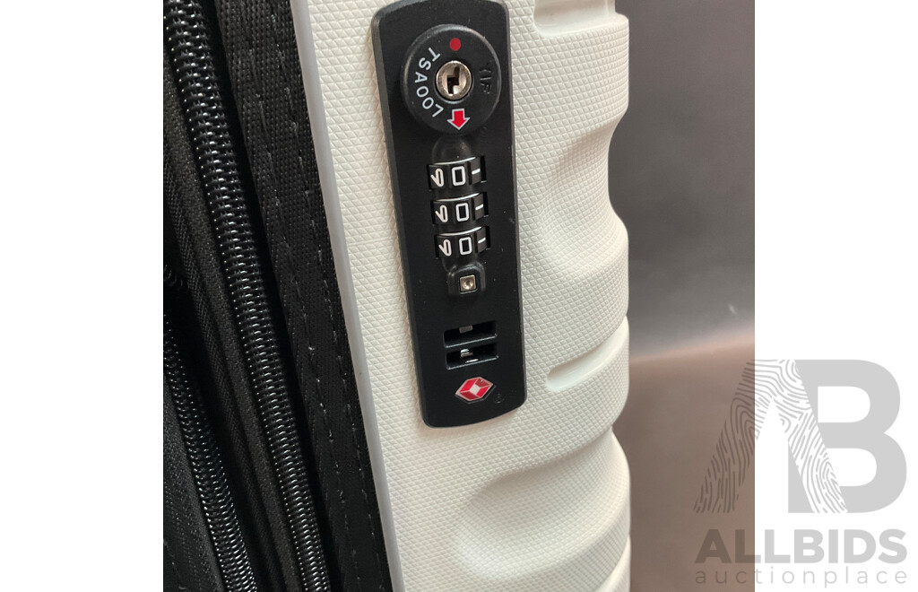 Antler Lincoln Suitcase 20’’ in White