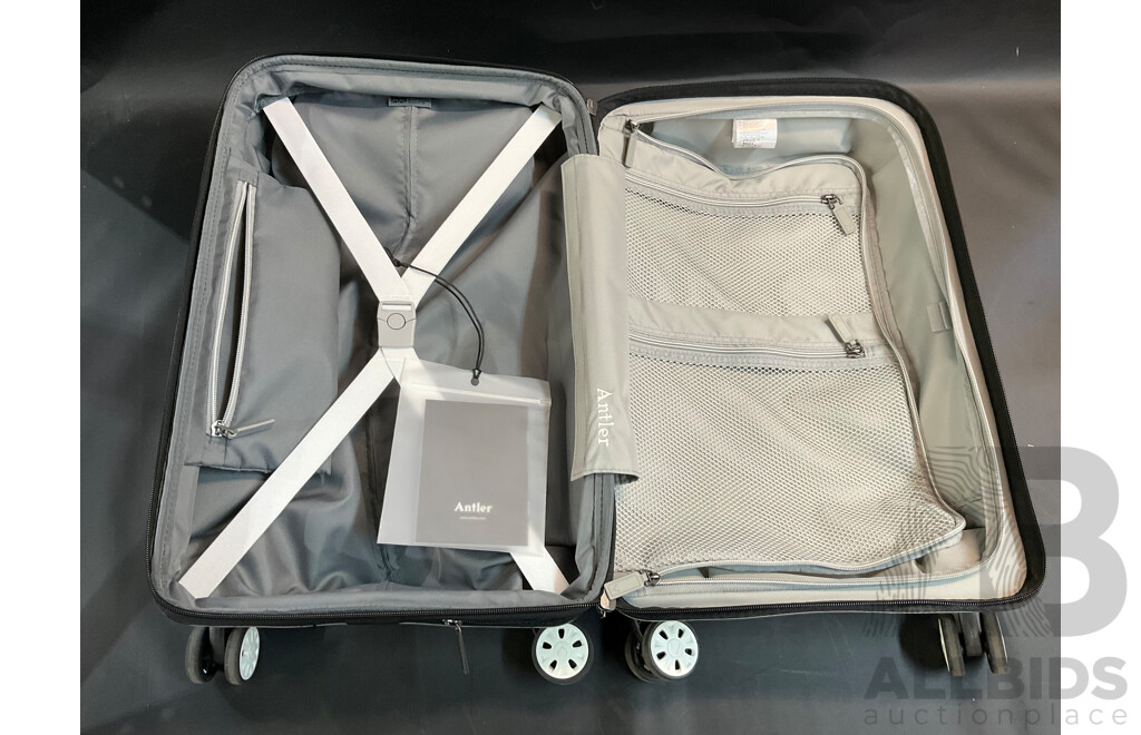 Antler Lincoln Suitcase 20’’ in White