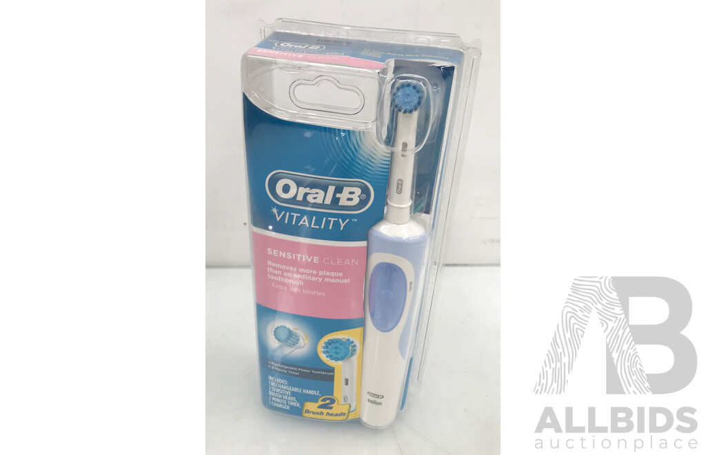 Oral-B Vitality Sensitive Clean Electric Toothbrush with Extra Brush Head  - Brand New