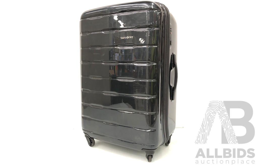 Samsonite  75cm Four Wheel Spinner Suitcase - 90 Litres - New