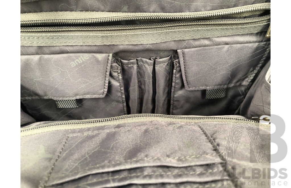 Antler Business 100 Four Wheel Mobile Office Laptop Roller Case - Brand New - RRP $265.00