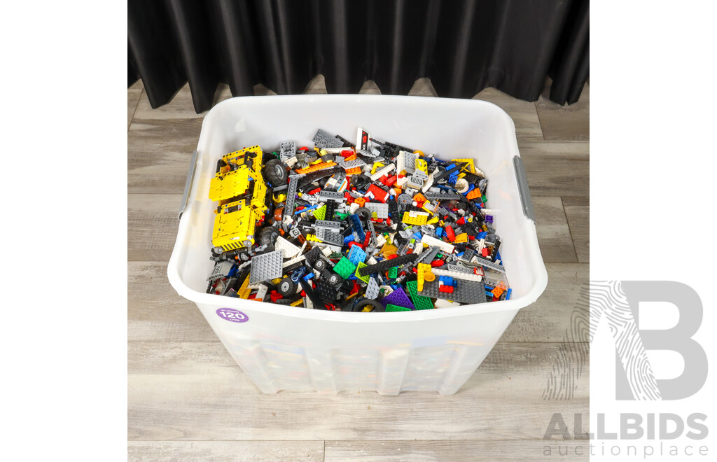 Large Tub of Loose Lego Pieces