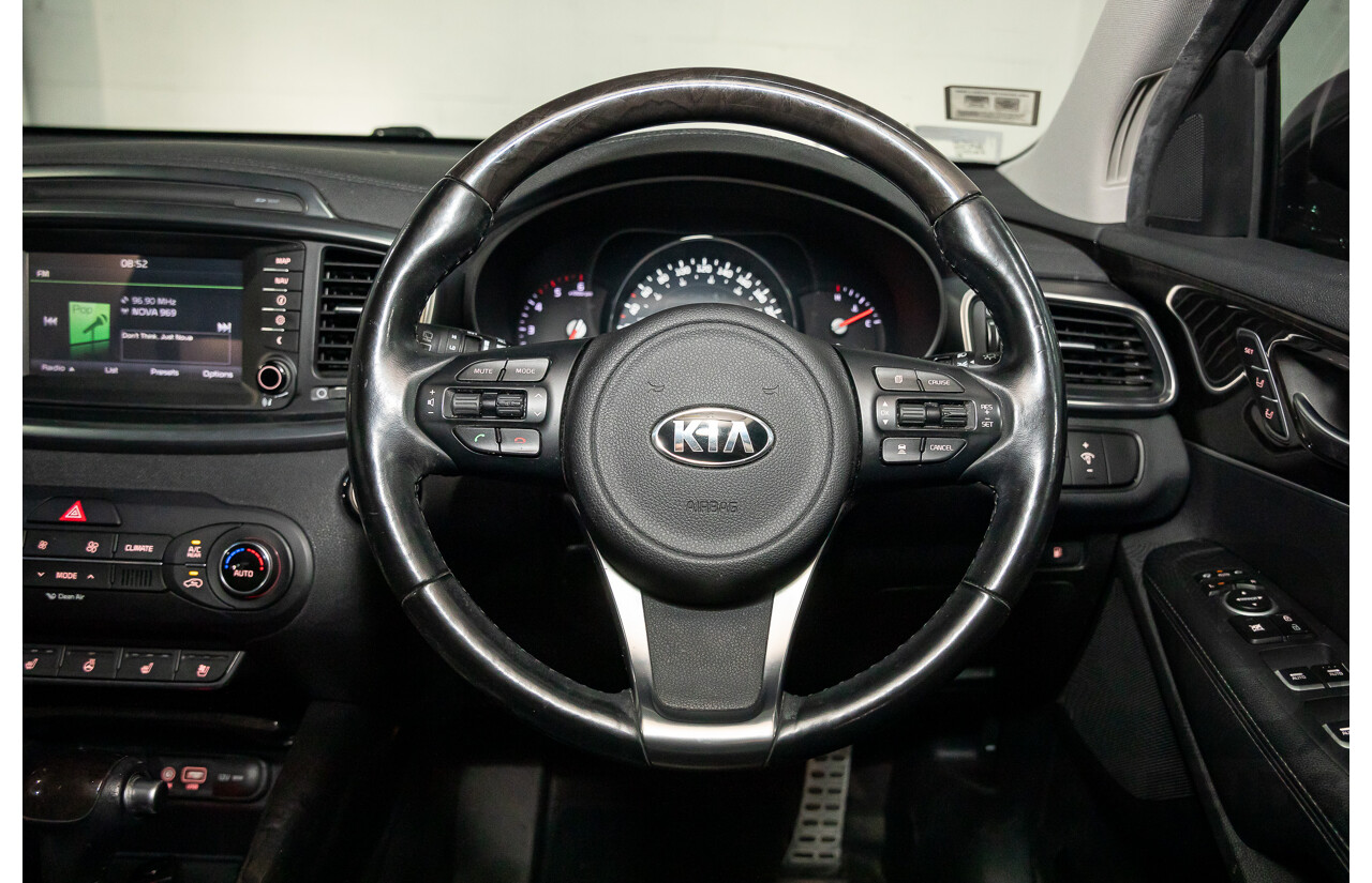 02/2017 Kia Sorento Platinum (AWD) UM MY17 4d Wagon Sparkling Silver Metallic Turbo Diesel 2.2L
