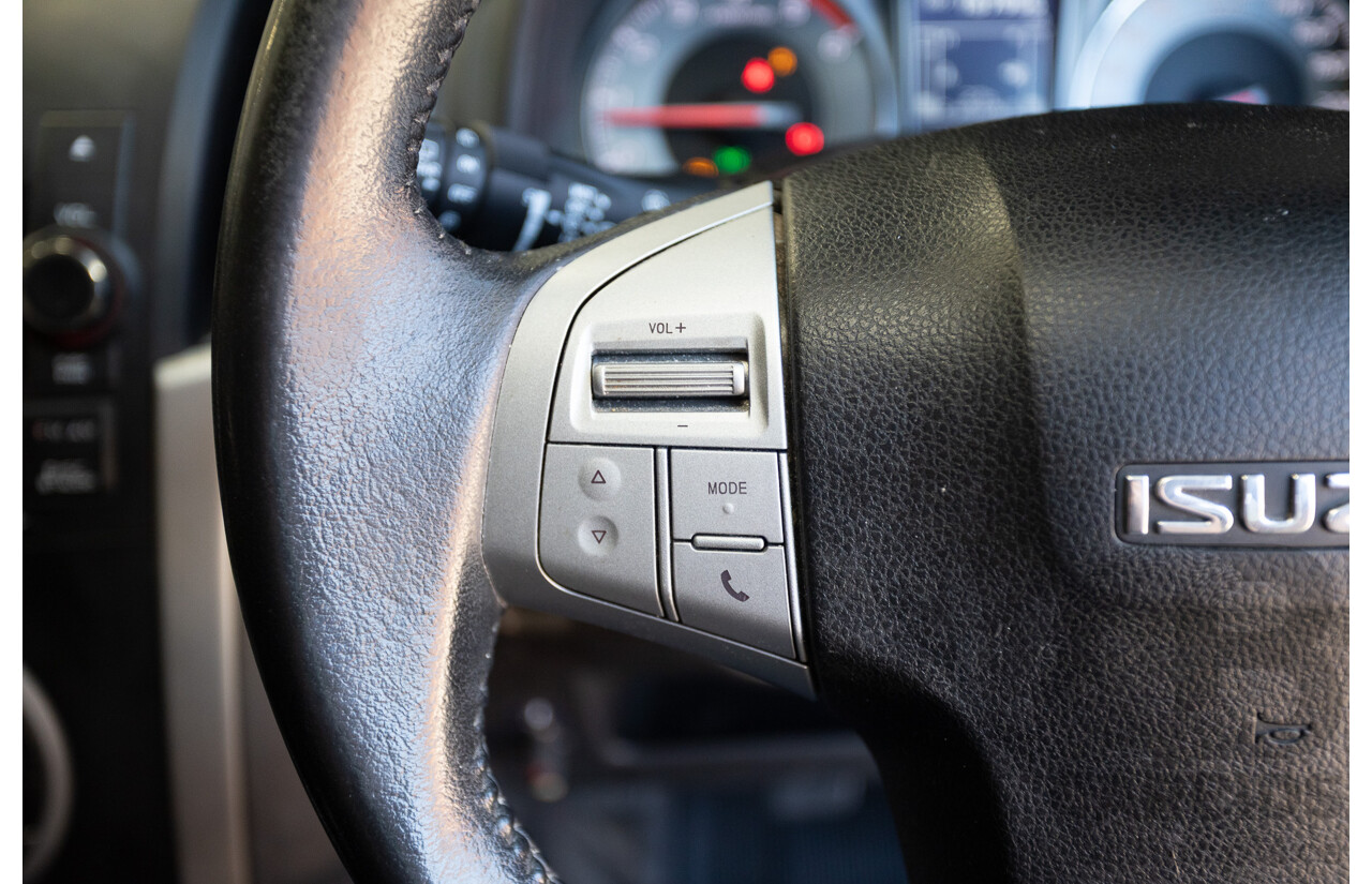 09/2015 Isuzu MU-X LS-U (4x4) UC MY15 4D Wagon Silky White Pearl Turbo Diesel 3.0L - 7 Seats