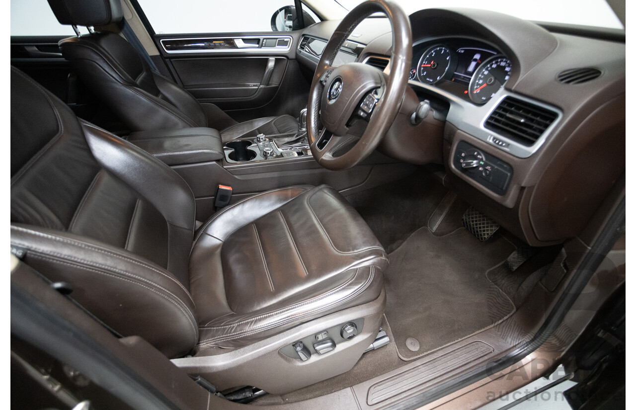 04/2013 Volkswagen Touareg V6 TDI (AWD) 7P MY13.5 4D Wagon Graciosa Brown Metallic Turbo Diesel 3.0L