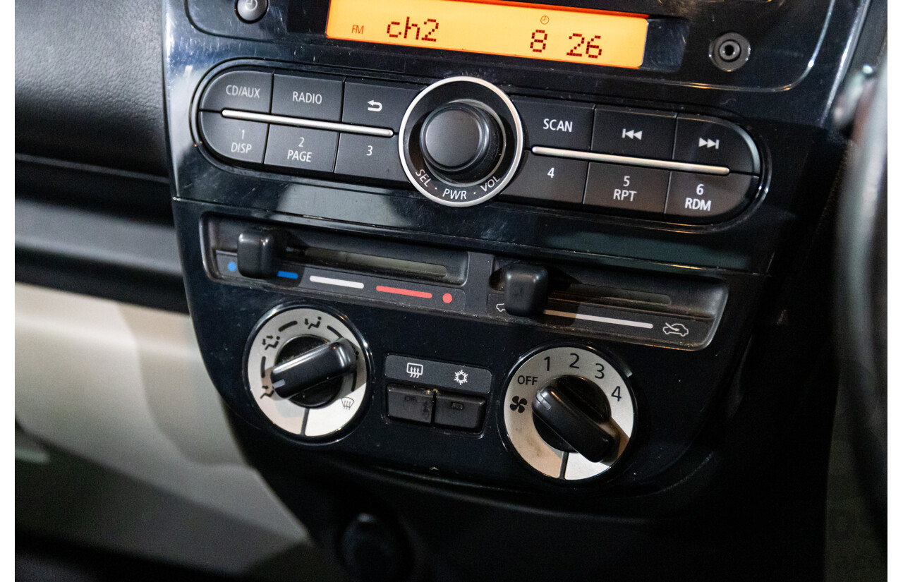 8/2013 Mitsubishi Mirage ES LA 5d Hatchback White 1.2L