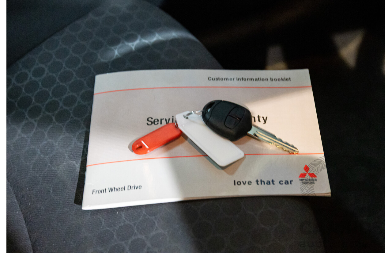 8/2013 Mitsubishi Mirage ES LA 5d Hatchback White 1.2L