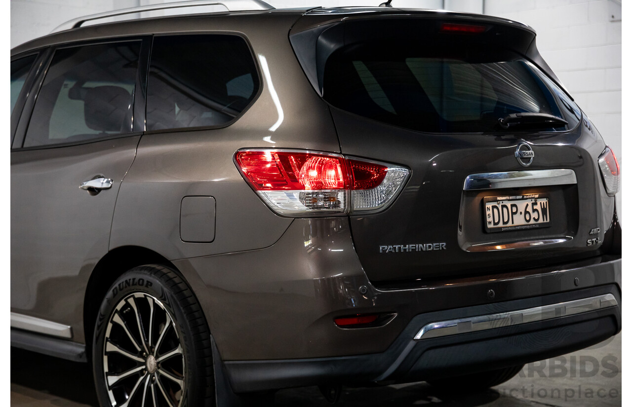 12/2015 Nissan Pathfinder ST-L (4x4) R52 MY15 4d Wagon Gun Metallic V6 3.5L