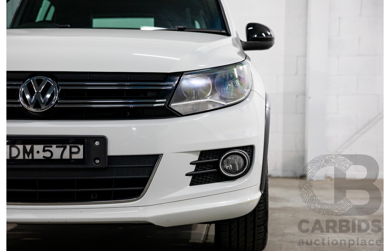 03/2016 Volkswagen Tiguan 155 TSI R-Line (AWD) 5NC MY16 4d Wagon Pure White Turbo 2.0L