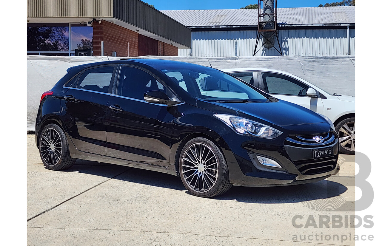 10/2014 Hyundai i30 Premium GD MY14 5d Hatchback Black 1.8L