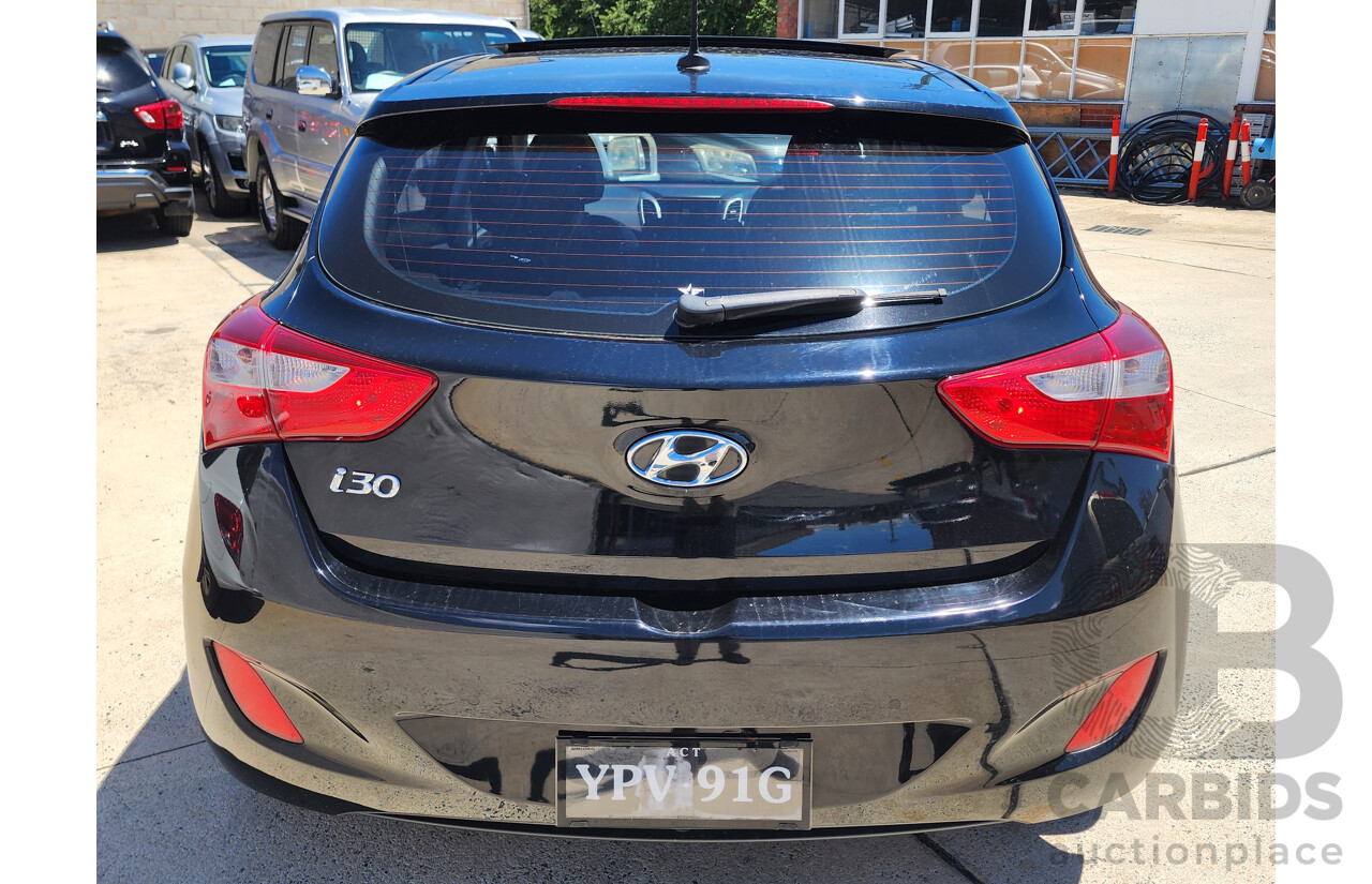 10/2014 Hyundai i30 Premium GD MY14 5d Hatchback Black 1.8L