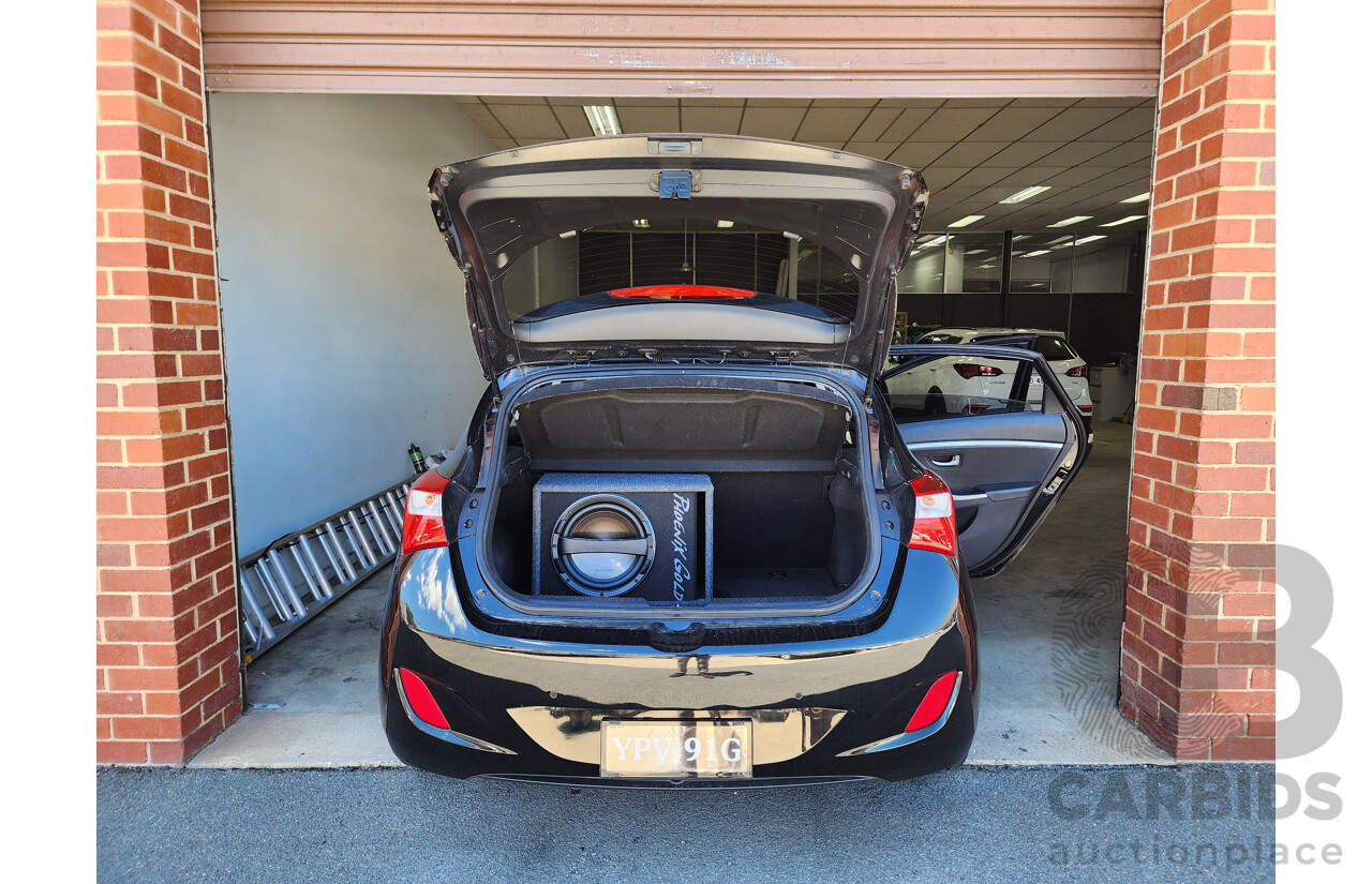 10/2014 Hyundai i30 Premium GD MY14 5d Hatchback Black 1.8L