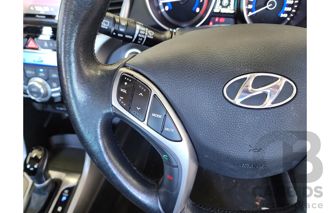 10/2014 Hyundai i30 Premium GD MY14 5d Hatchback Black 1.8L