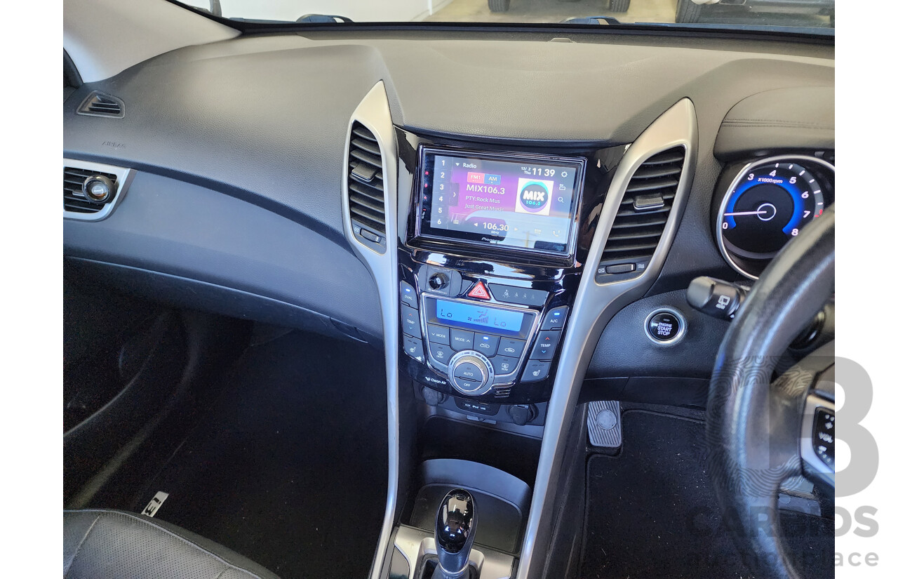 10/2014 Hyundai i30 Premium GD MY14 5d Hatchback Black 1.8L