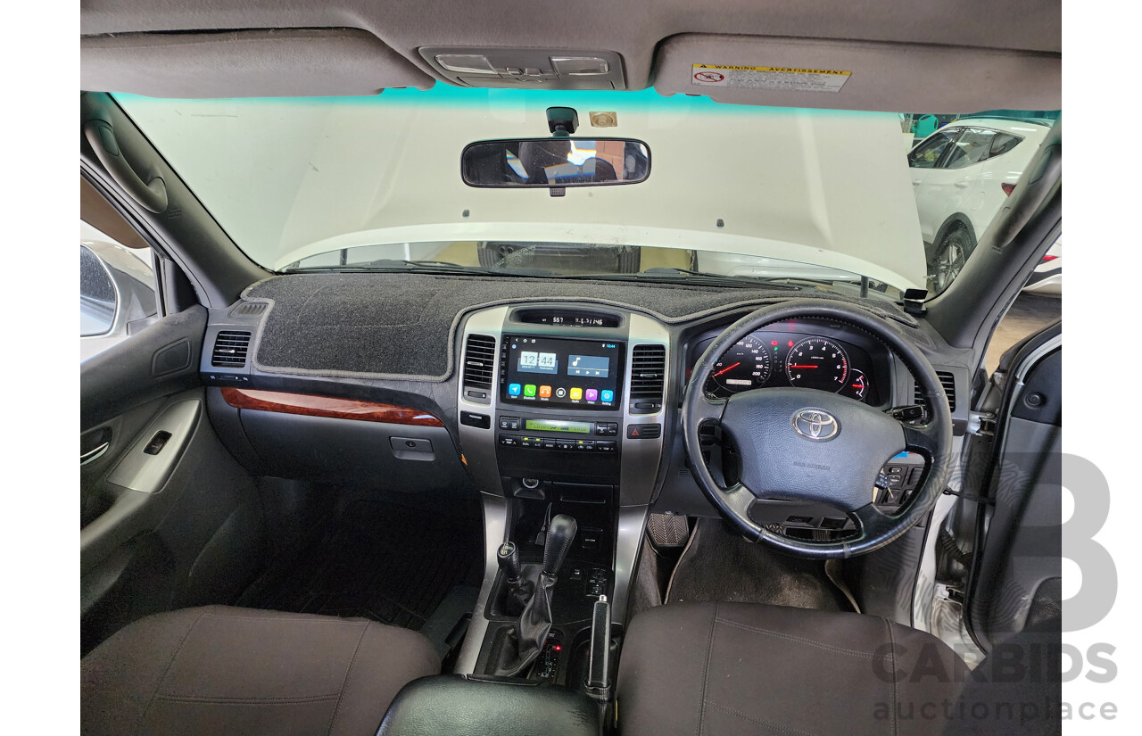 10/2004 Toyota Landcruiser Prado Grande (4x4) GRJ120R 4d Wagon Silver 4.0L