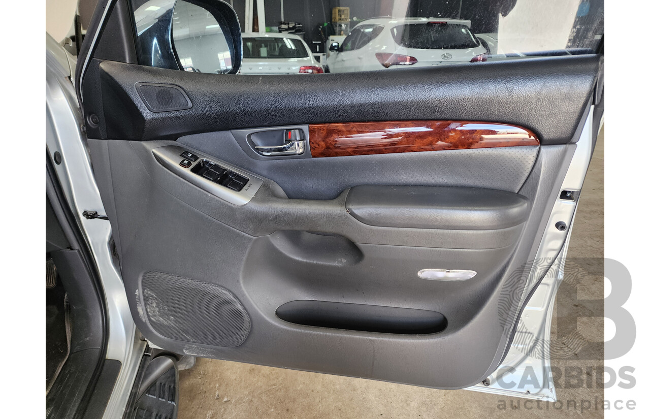 10/2004 Toyota Landcruiser Prado Grande (4x4) GRJ120R 4d Wagon Silver 4.0L