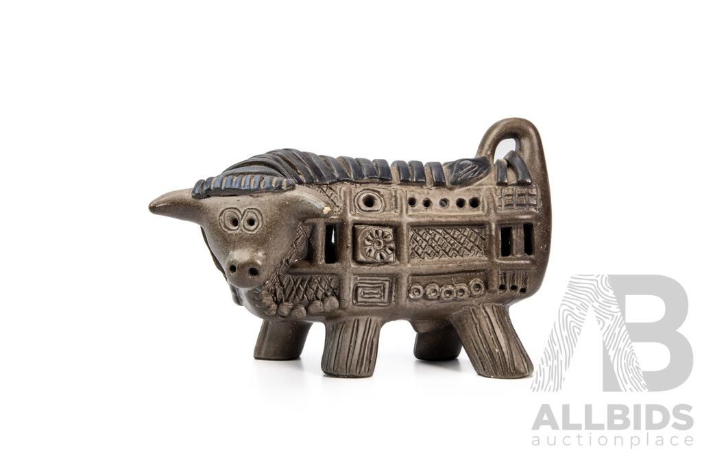 McLaren Pottery Bull Figure