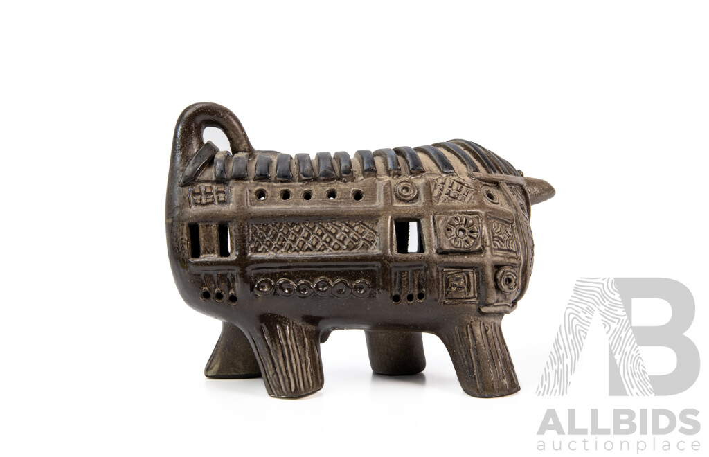 McLaren Pottery Bull Figure