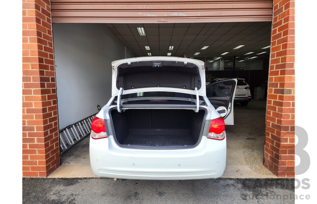 5/2014 Holden Cruze Z-Series JH MY14 4d Sedan White 1.8L