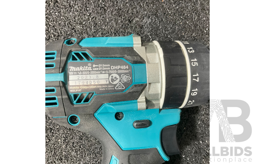 MAKITA 18V Brushless Combo Kit- Hammer Drill (DHP484), Impact Driver (DTD153) and Battery Charger (DC18RC) - Lot of 3