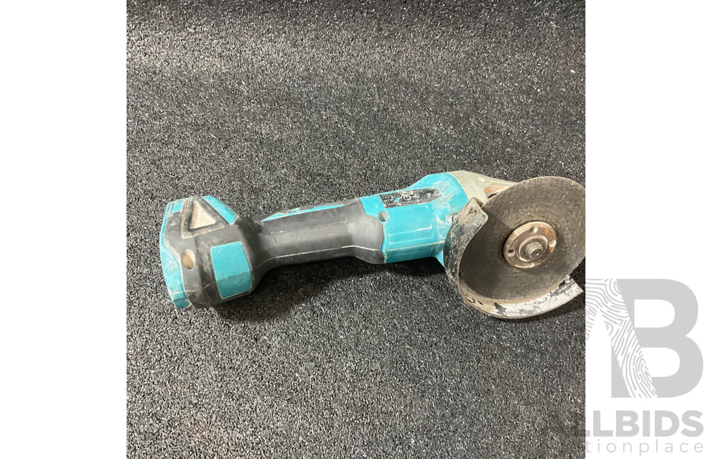 MAKITA 18V Brushless Angle Grinder(DGA504), Metal Cutter (DCS552) and Spare Cutting Wheels - Lot of 3