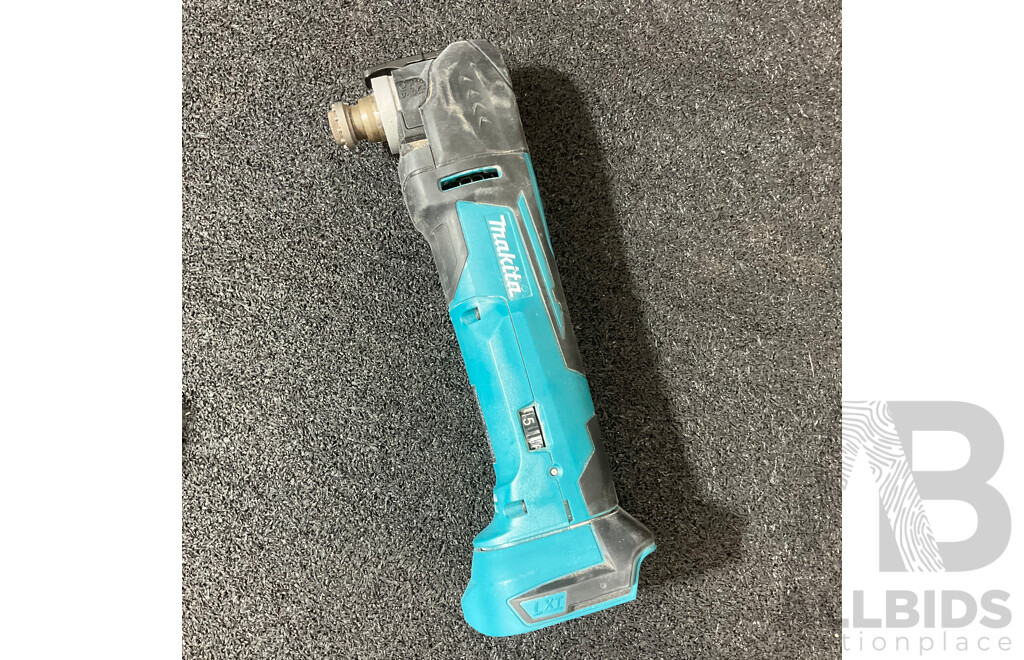 MAKITA 18V Multi-Tool (DTM51) with 5.0Ah Battery, DIABLO Blade Set and MAKITA Multi-Tool Kit - Lot of 4