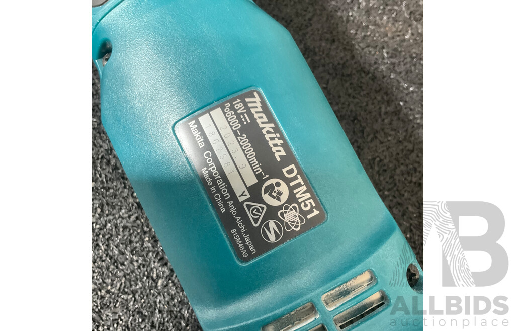 MAKITA 18V Multi-Tool (DTM51) with 5.0Ah Battery, DIABLO Blade Set and MAKITA Multi-Tool Kit - Lot of 4