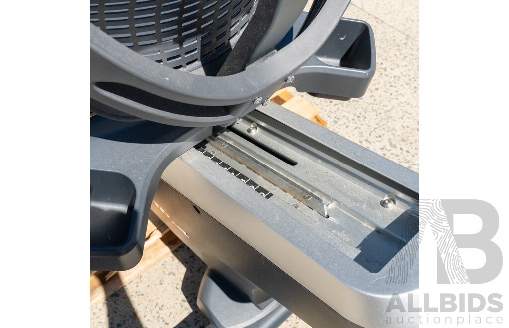 12/2014 Freemotion Commercial Recumbent Bike