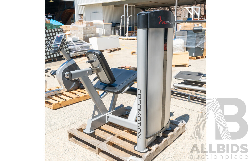 04/2017 Freemotion Commercial Pin Loaded Leg Extension