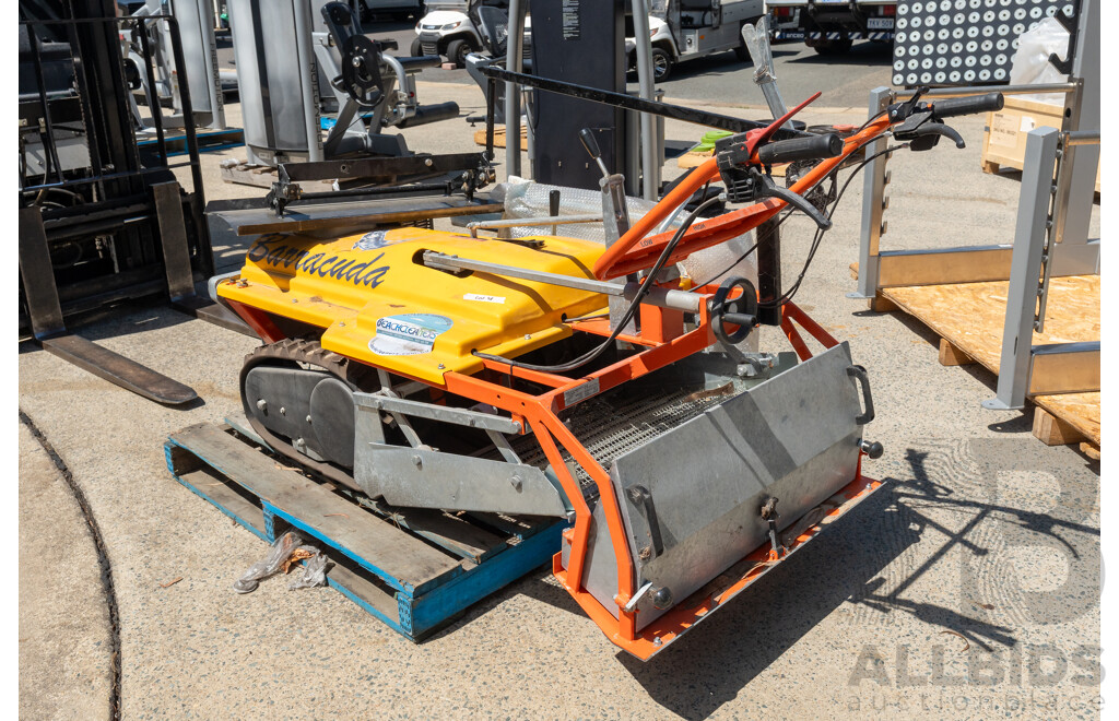 Barracuda Walk Behind Beach / Sand Cleaner