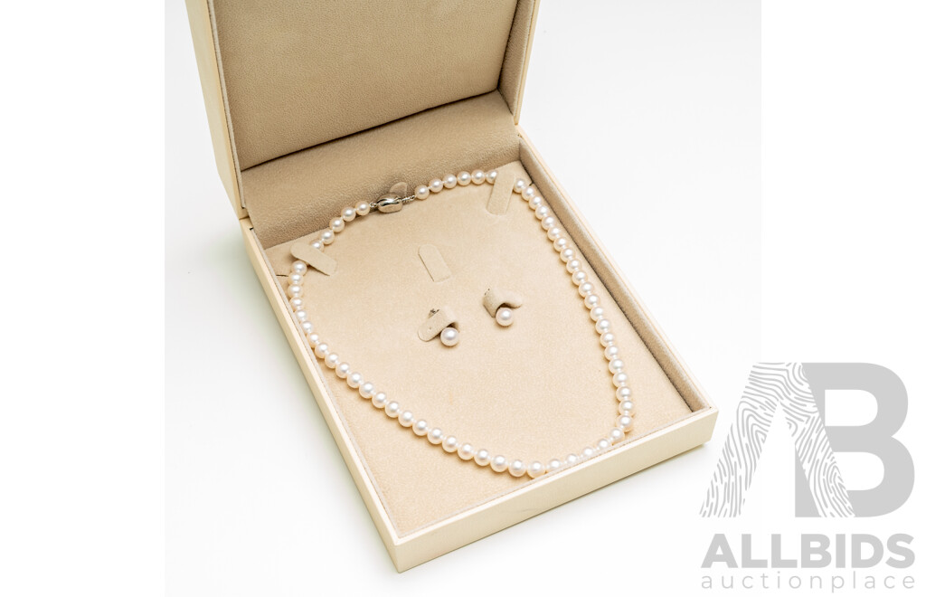 14ct/18ct White Gold Pearl Necklace and Earring Set