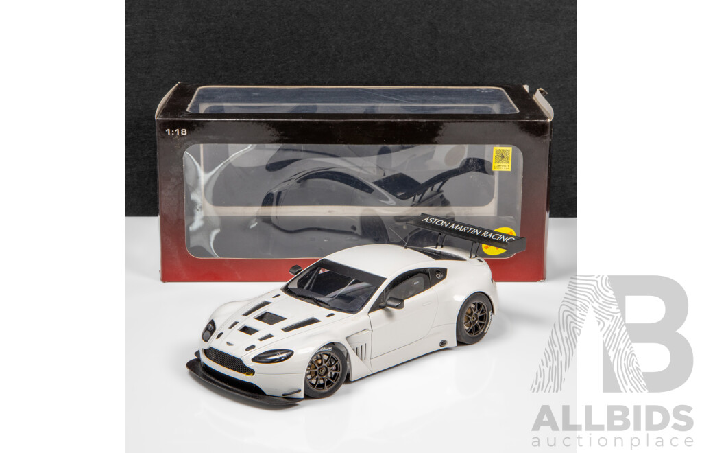 AUTOart 2013 Aston Martin V12 Vantage GT3 Plain Body White - 1:18 Scale Model Car
