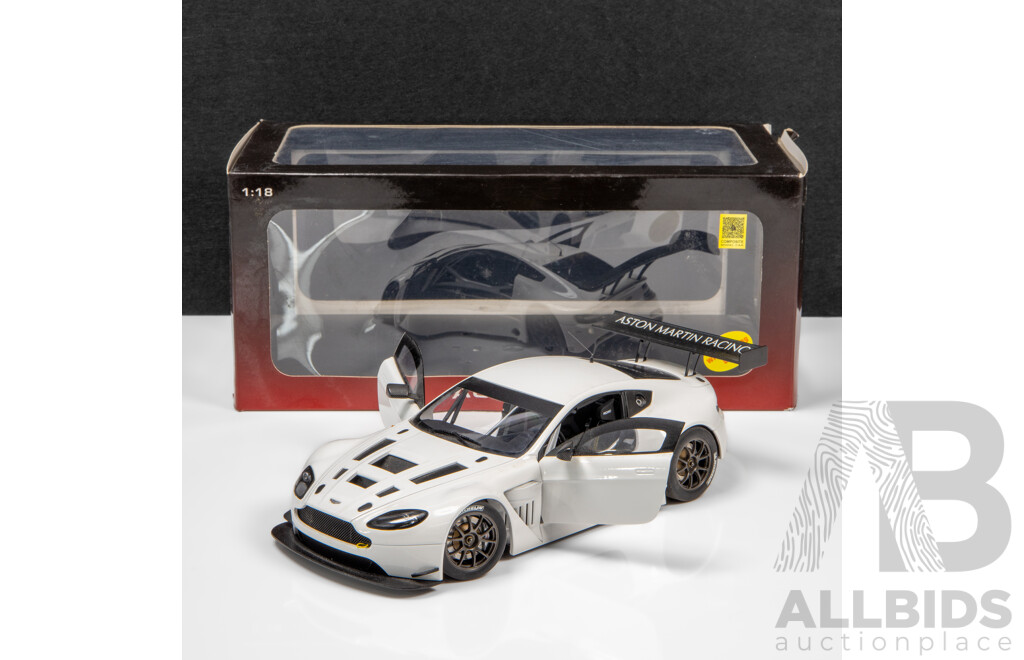 AUTOart 2013 Aston Martin V12 Vantage GT3 Plain Body White - 1:18 Scale Model Car