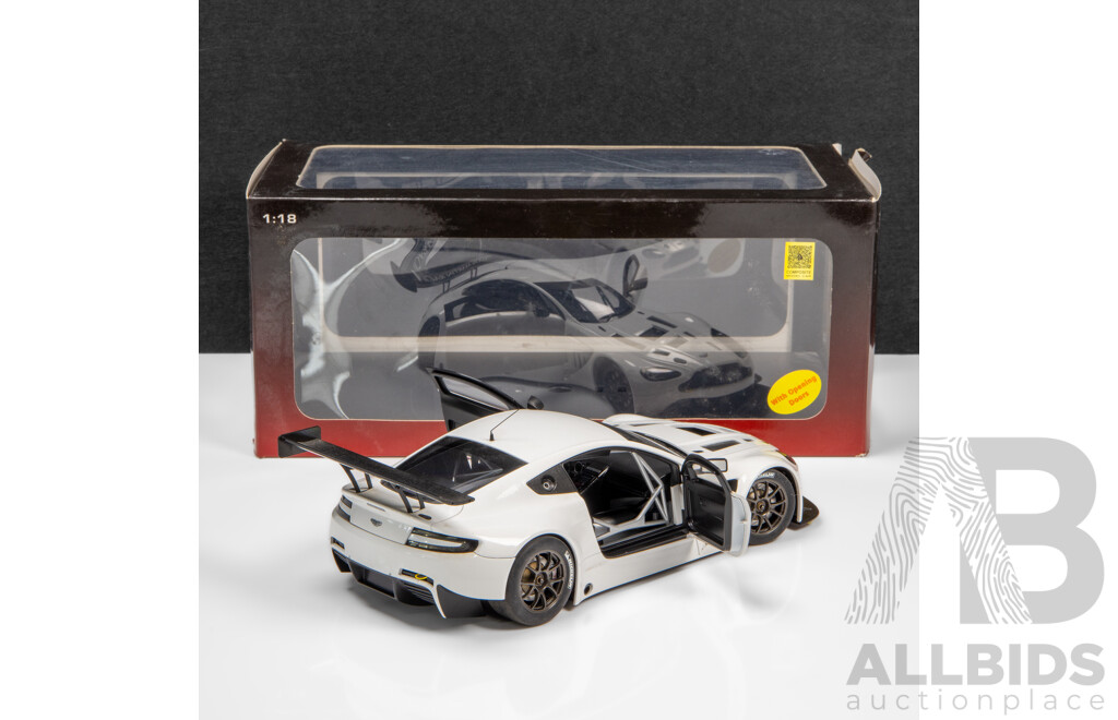 AUTOart 2013 Aston Martin V12 Vantage GT3 Plain Body White - 1:18 Scale Model Car