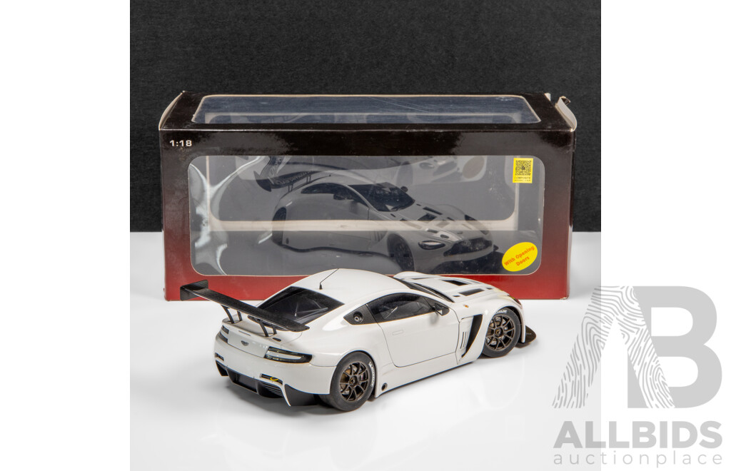 AUTOart 2013 Aston Martin V12 Vantage GT3 Plain Body White - 1:18 Scale Model Car