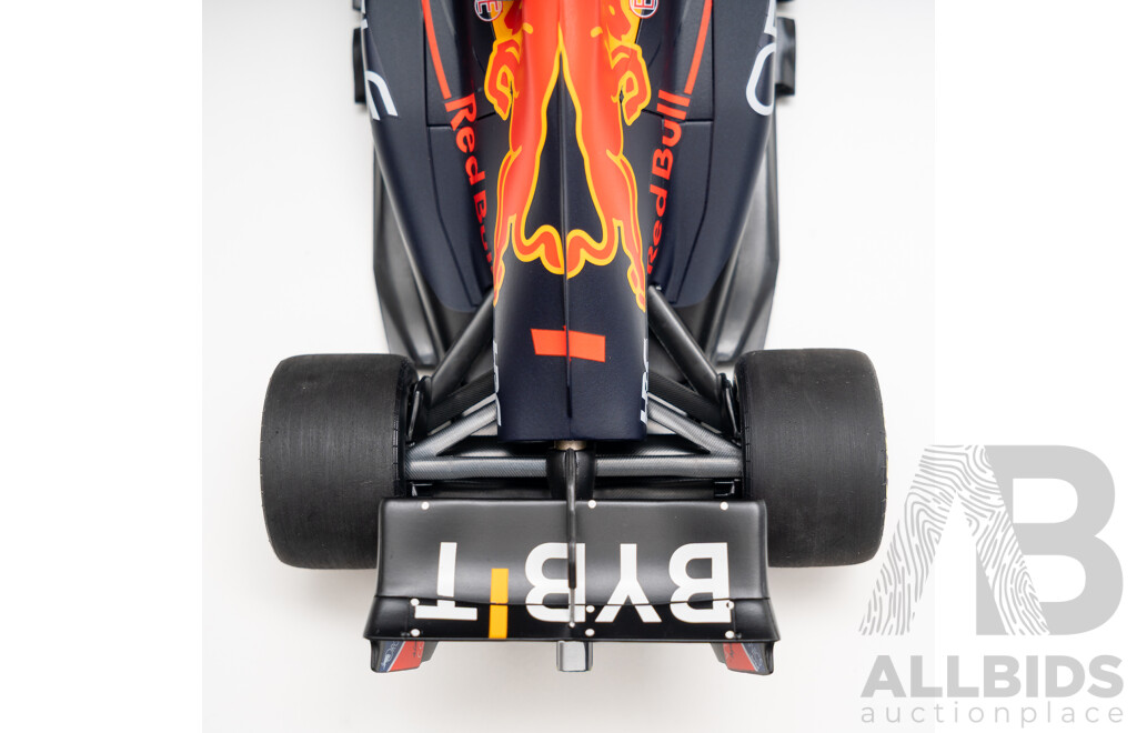 Minichamps 2022 Oracle Red Bull Racing RB18 F1 Winner Saudi Arabian Grand Prix Max Verstappen #1 - 1:18 Scale Model Car - Brand New