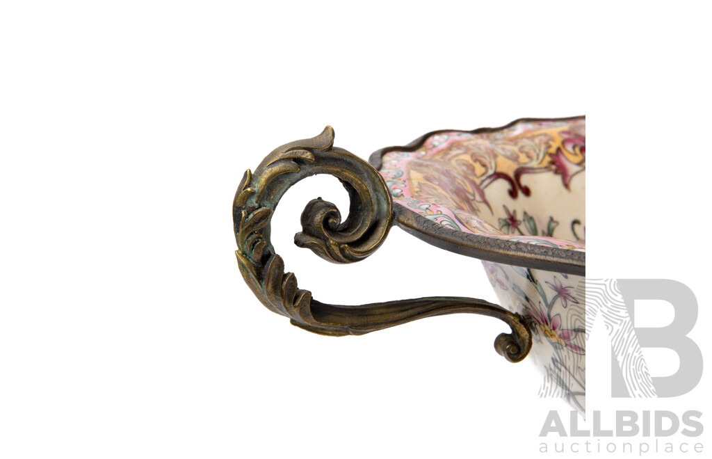 Antique Wong Lee Style Porcelain Bowl