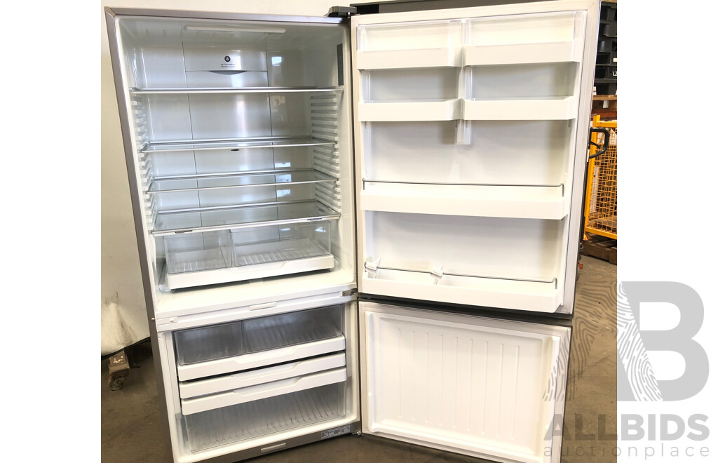 Fisher and Paykel 520 Litre Bottom Mount Fridge/Freezer