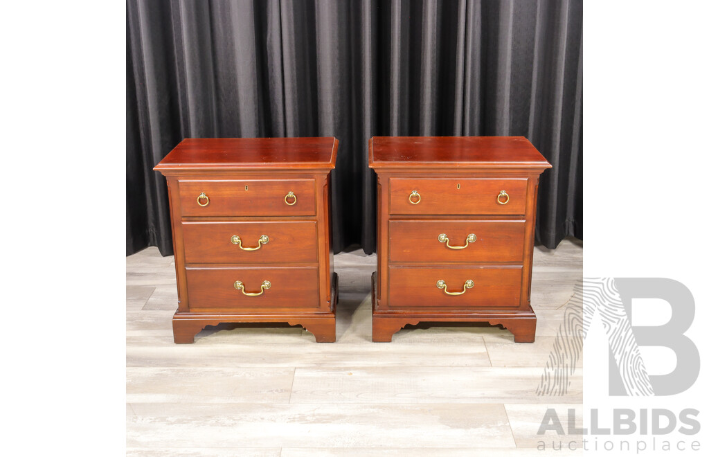 Pair of Drexel Heritage Georgian Style Bedside Chests