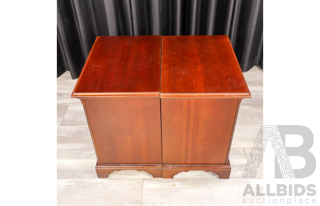 Pair of Drexel Heritage Georgian Style Bedside Chests