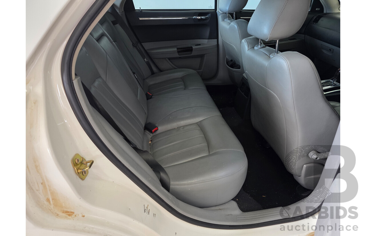 8/2006 Chrysler 300c 3.5 V6 LE MY06 4d Sedan White 3.5L