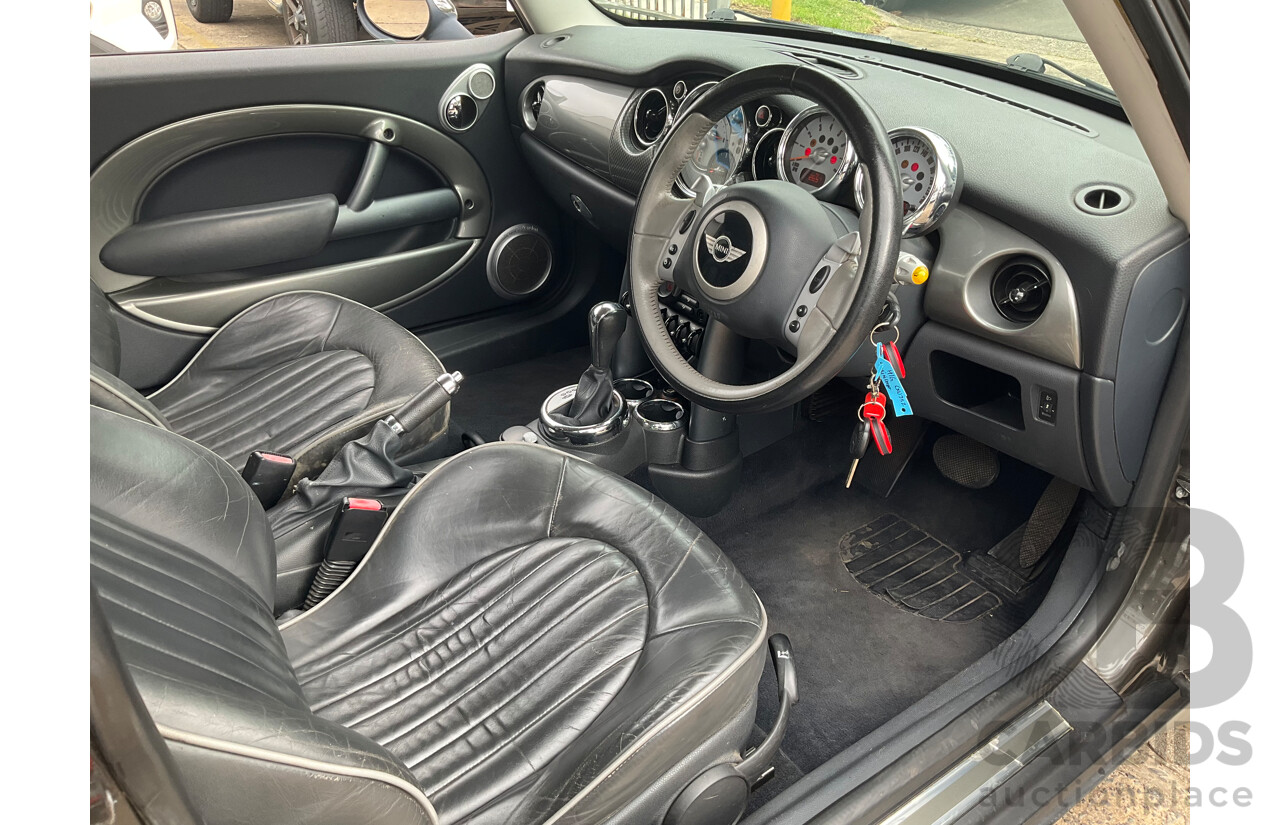 Mini R50 2006 Interior 6/2006 Mini Cooper Park Lane R50 - Lot 1646475 | CARBIDS