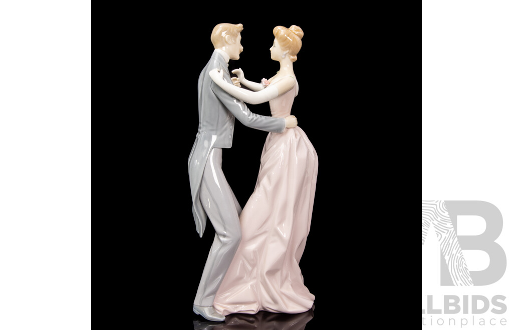 Anniversery Waltz by Antonio Ballester for Lladro