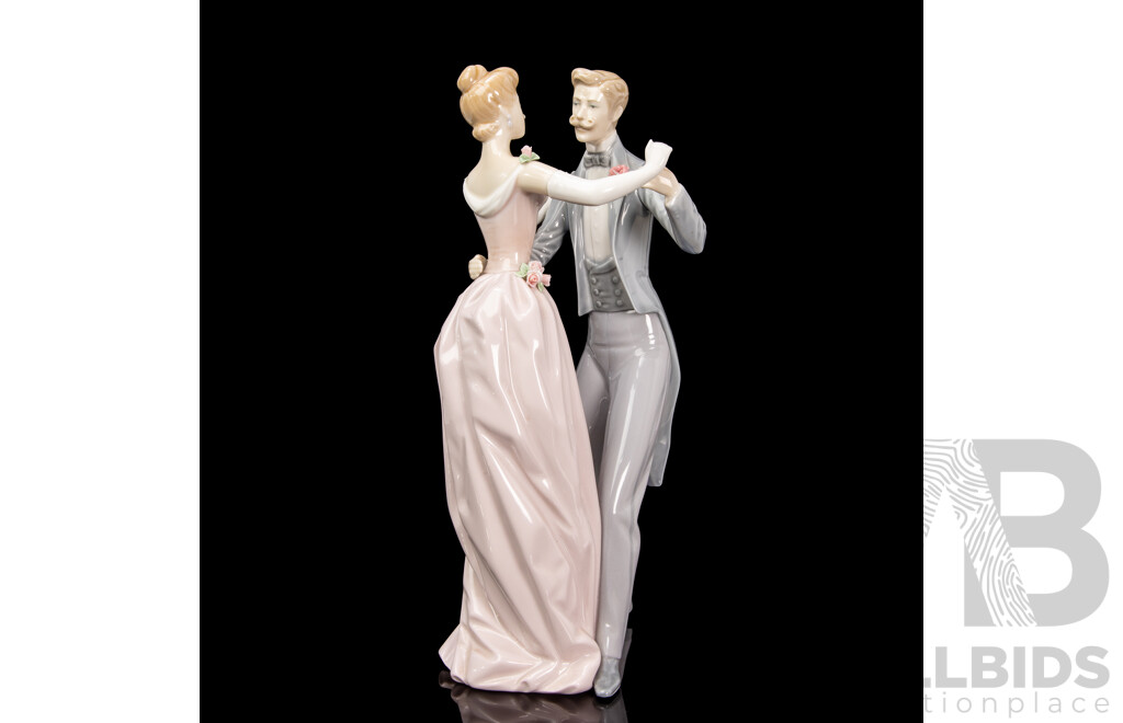 Anniversery Waltz by Antonio Ballester for Lladro