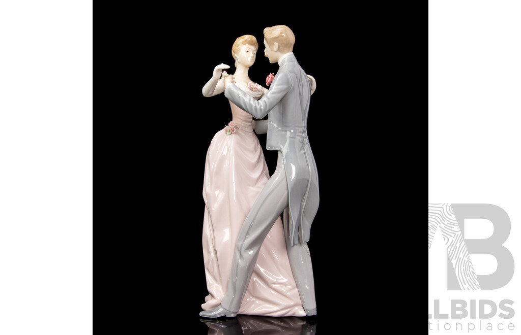 Anniversery Waltz by Antonio Ballester for Lladro
