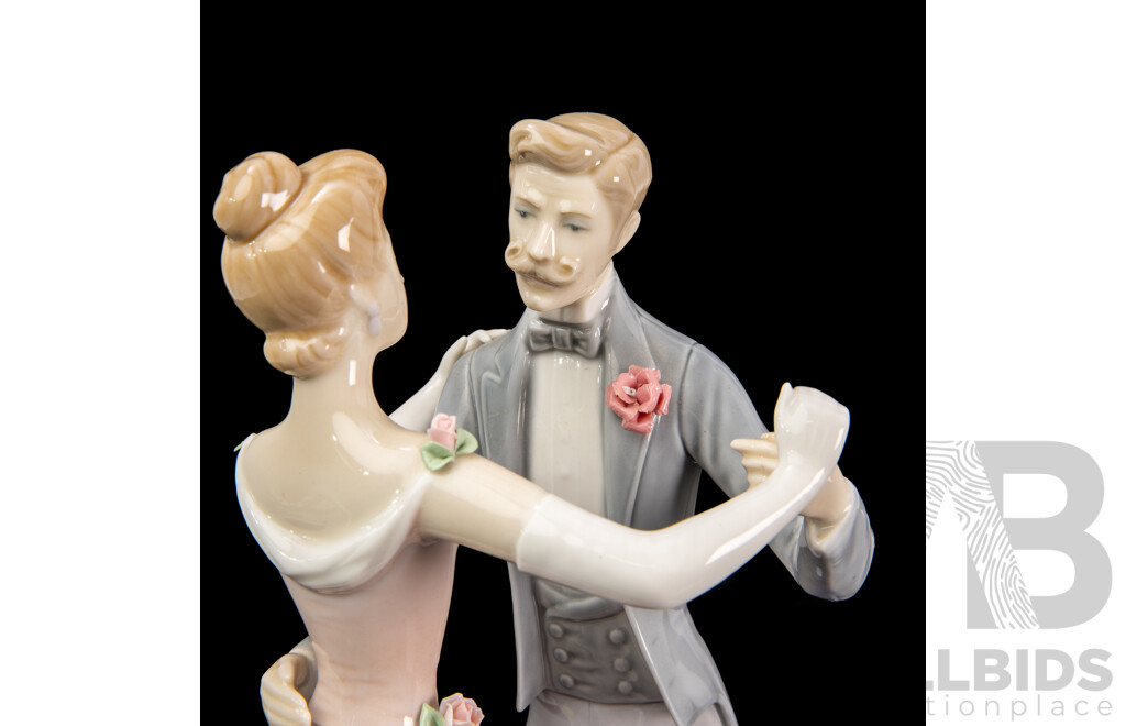 Anniversery Waltz by Antonio Ballester for Lladro